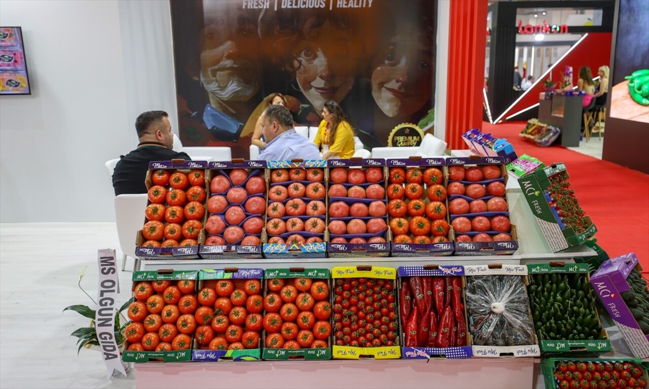 İzmir'de ilk kez düzenlenen Interfresh Eurasia Yaş Meyve Sebze Fuarı, meyve ve sebze sektörü ile...