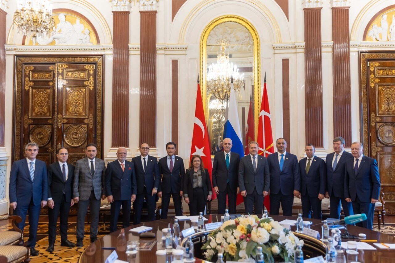 TBMM Başkanı Numan Kurtulmuş (solda), Rusya'daki temasları kapsamında, Saint Petersburg Yasama...