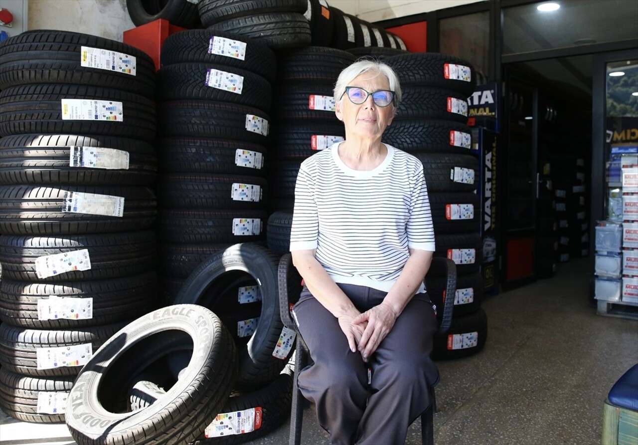 Giresun'da "Yılın Ahisi" seçilen Dilek Emine Domaçoğlu, 40 yıldır motorlu araç ön düzen ayarcılığı...