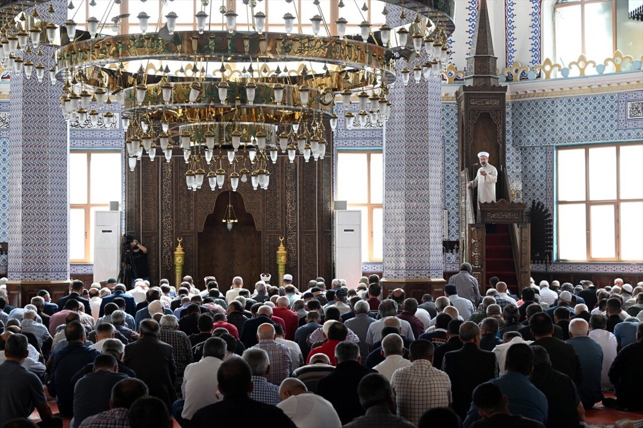 Diyanet İşleri Başkanı Ali Erbaş, Kırşehir Hoca Ahmet Yesevi Camisi'nde hutbe irat etti, cuma...