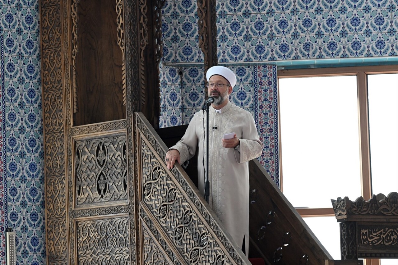 Diyanet İşleri Başkanı Ali Erbaş, Kırşehir Hoca Ahmet Yesevi Camisi'nde hutbe irat etti, cuma...