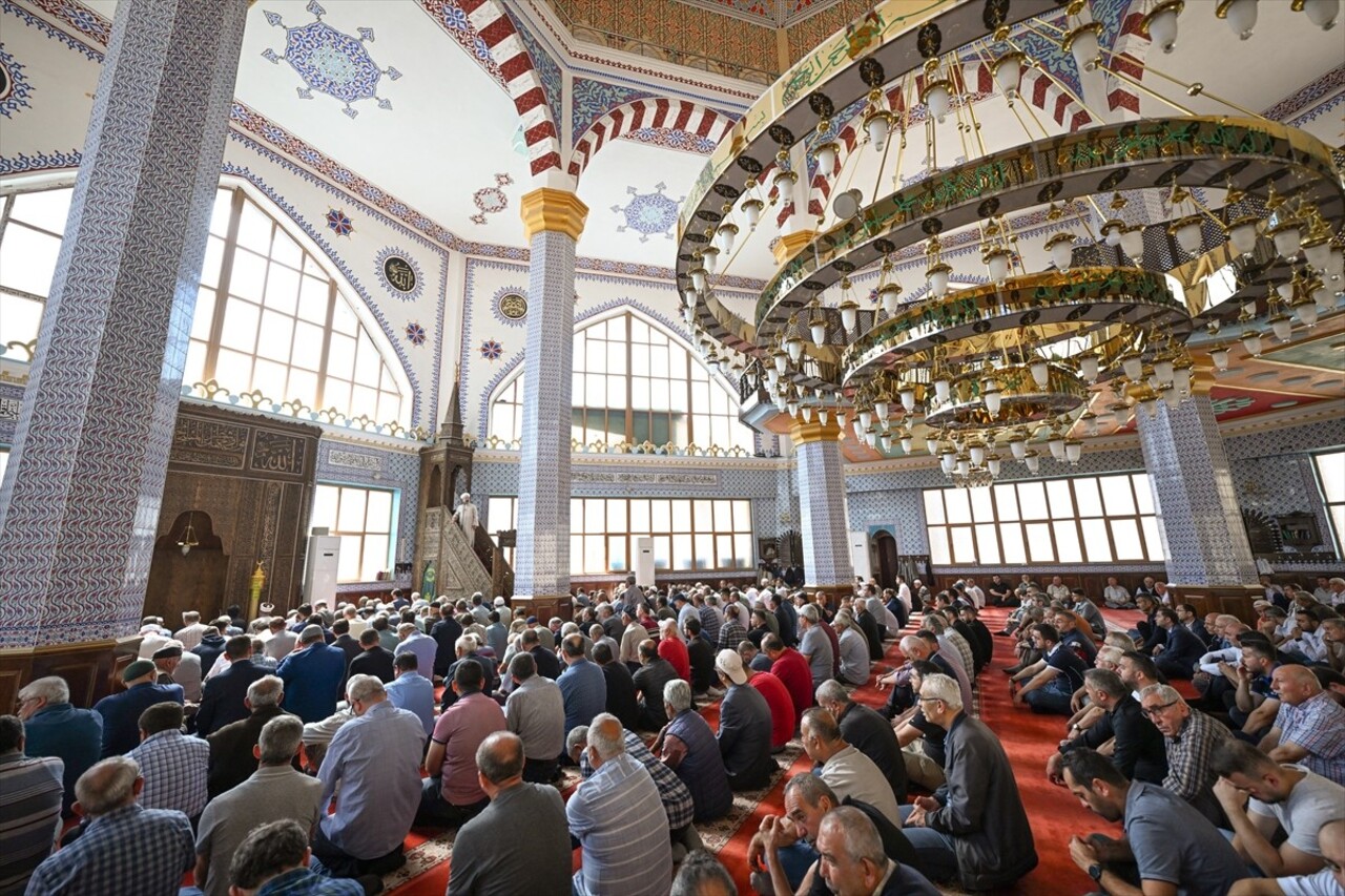 Diyanet İşleri Başkanı Ali Erbaş, Kırşehir Hoca Ahmet Yesevi Camisi'nde hutbe irat etti, cuma...