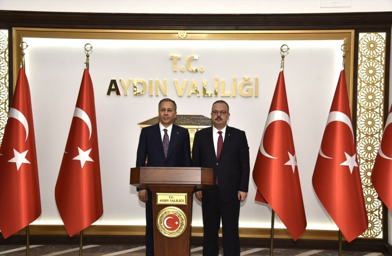 İçişleri Bakanı Ali Yerlikaya, Aydın'da "Türkiye Buluşmaları" programına katıldı, Valiliği ziyaret...