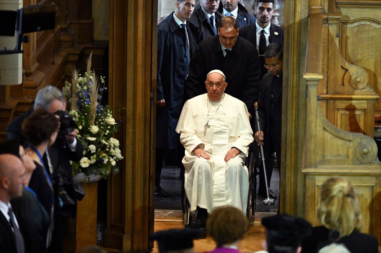 Katoliklerin ruhani lideri ve Vatikan Devlet Başkanı Papa Franciscus, Belçika'ya Katolik Leuven...