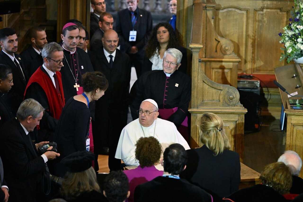 Katoliklerin ruhani lideri ve Vatikan Devlet Başkanı Papa Franciscus, Belçika'ya Katolik Leuven...