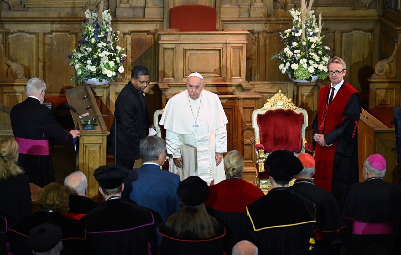 Katoliklerin ruhani lideri ve Vatikan Devlet Başkanı Papa Franciscus, Belçika'ya Katolik Leuven...