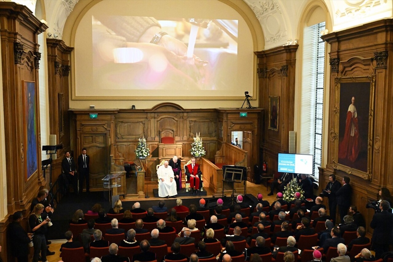 Katoliklerin ruhani lideri ve Vatikan Devlet Başkanı Papa Franciscus, Belçika'ya Katolik Leuven...