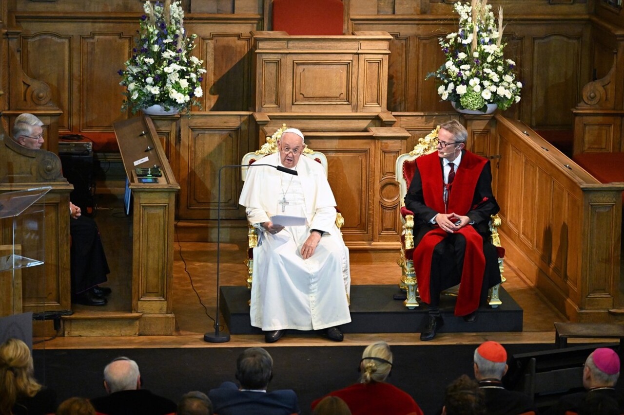 Katoliklerin ruhani lideri ve Vatikan Devlet Başkanı Papa Franciscus, Belçika'ya Katolik Leuven...