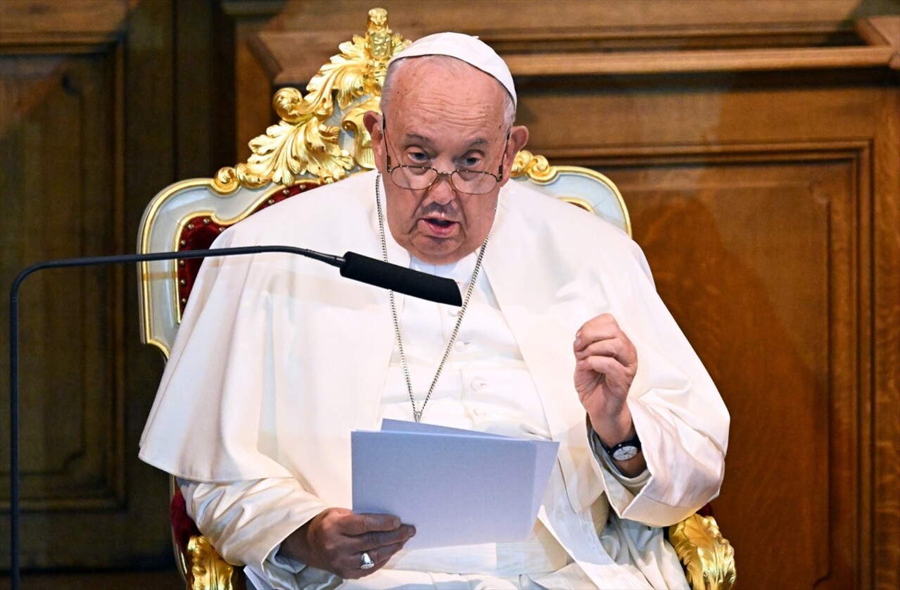 Katoliklerin ruhani lideri ve Vatikan Devlet Başkanı Papa Franciscus, Belçika'ya Katolik Leuven...