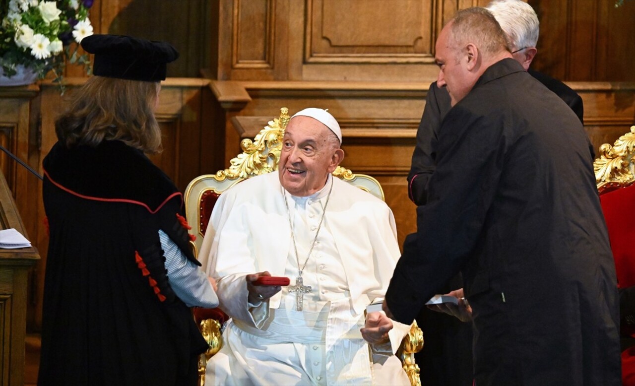 Katoliklerin ruhani lideri ve Vatikan Devlet Başkanı Papa Franciscus, Belçika'ya Katolik Leuven...