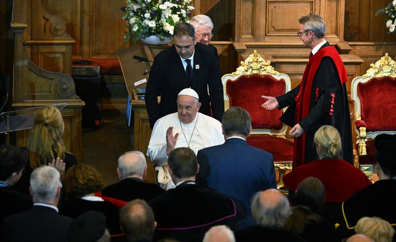 Katoliklerin ruhani lideri ve Vatikan Devlet Başkanı Papa Franciscus, Belçika'ya Katolik Leuven...