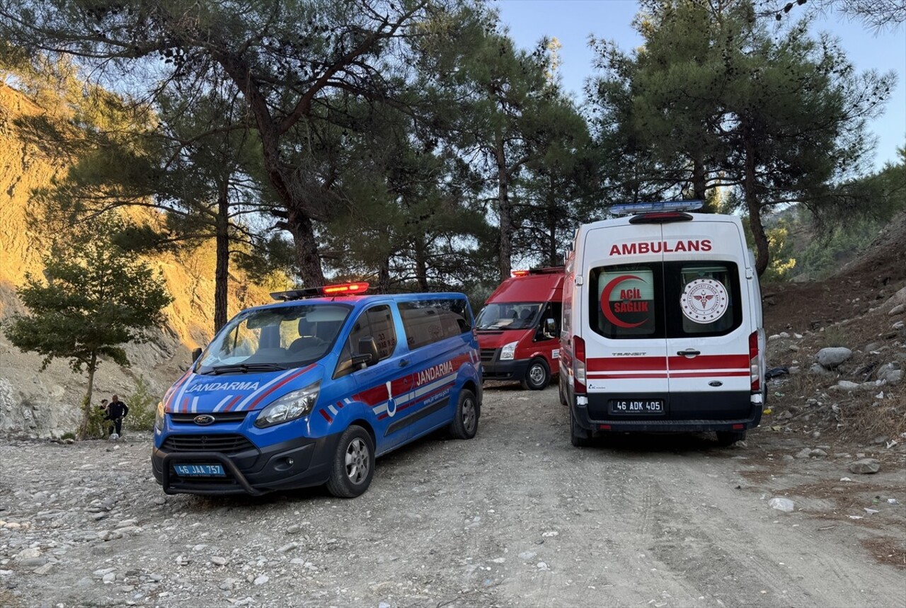 Kahramanmaraş'ın Onikişubat ilçesinde gölete giren kişi boğuldu. Olay yerine Kahramanmaraş...