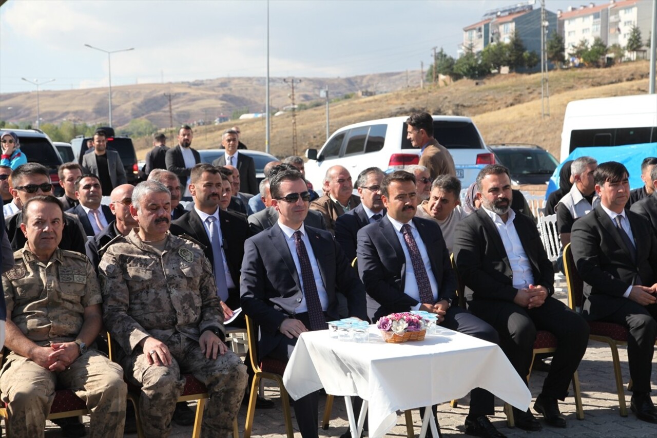 Bitlis'in Ahlat ilçesinde, engellilerin hayatının kolaylaştırılması amacıyla temin edilen 50 akülü...