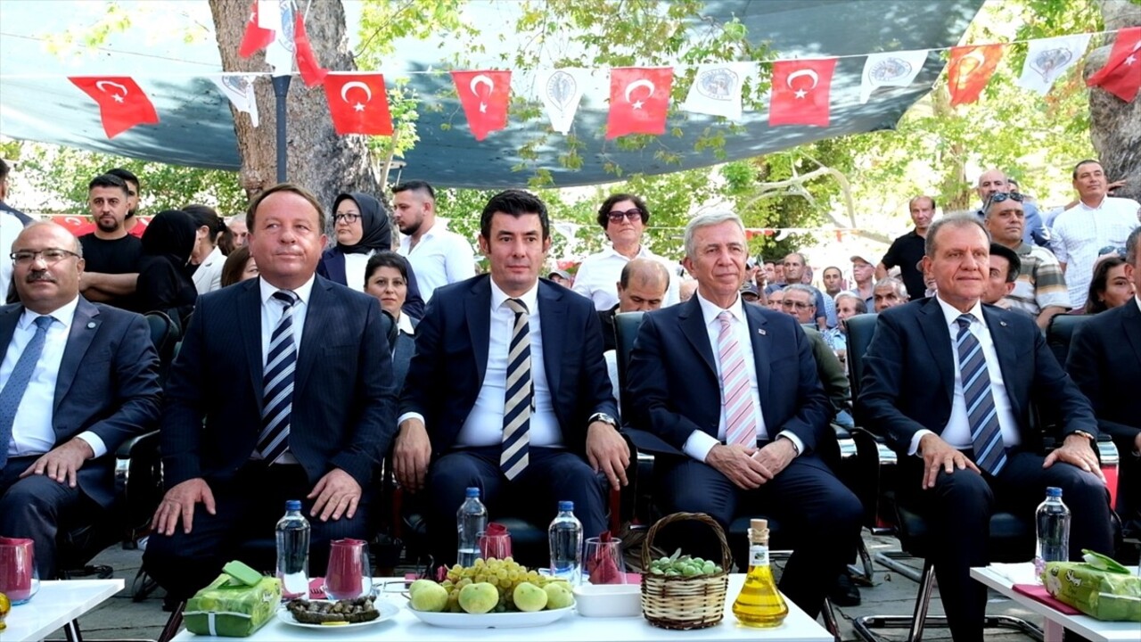 Mersin'de ilk kez organize edilen Mut Zeytin ve Zeytinyağı Festivali düzenlenen törenle başladı....