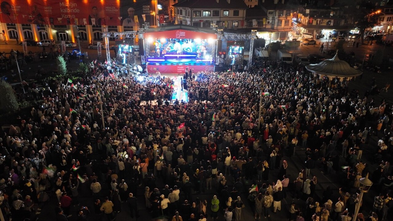 Konya'da düzenlenen 21. Uluslararası Konya Mistik Müzik Festivali'nin yedinci gününde Lübnan...