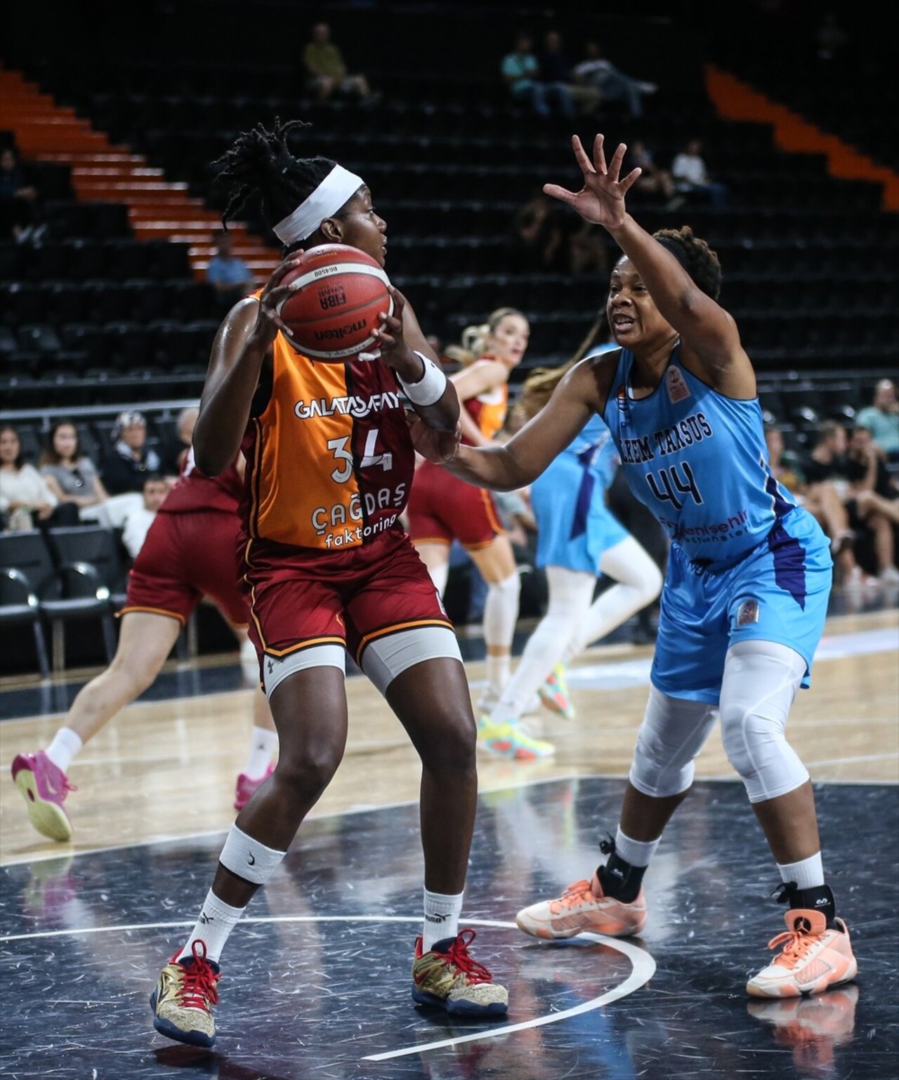 ING Kadınlar Basketbol Süper Ligi'nin ilk haftasında İlkem Yapı Tarsus Spor ile Galatasaray Çağdaş...