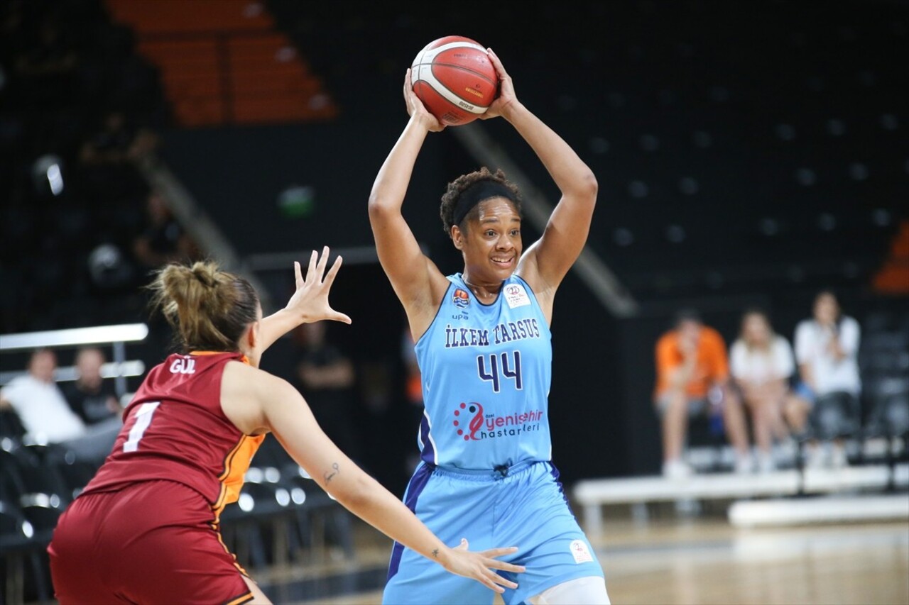 ING Kadınlar Basketbol Süper Ligi'nin ilk haftasında İlkem Yapı Tarsus Spor ile Galatasaray Çağdaş...