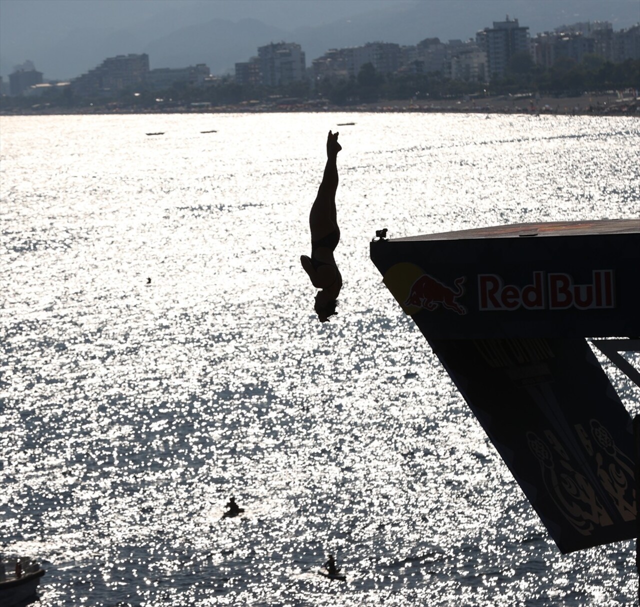 "Red Bull Cliff Diving Dünya Serisi"nin 7'nci etabı, Antalya'da eleme yarışları ile başladı....