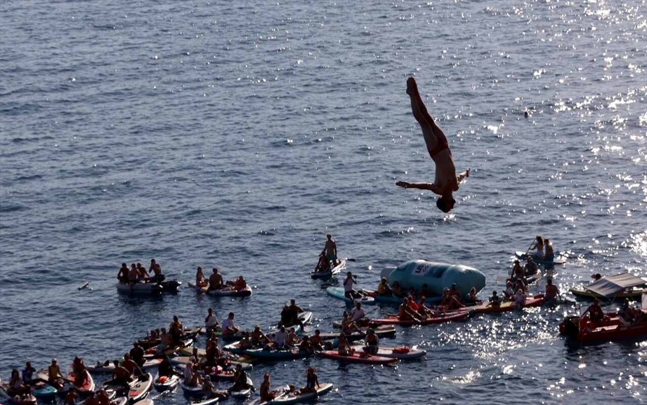 "Red Bull Cliff Diving Dünya Serisi"nin 7'nci etabı, Antalya'da eleme yarışları ile başladı....