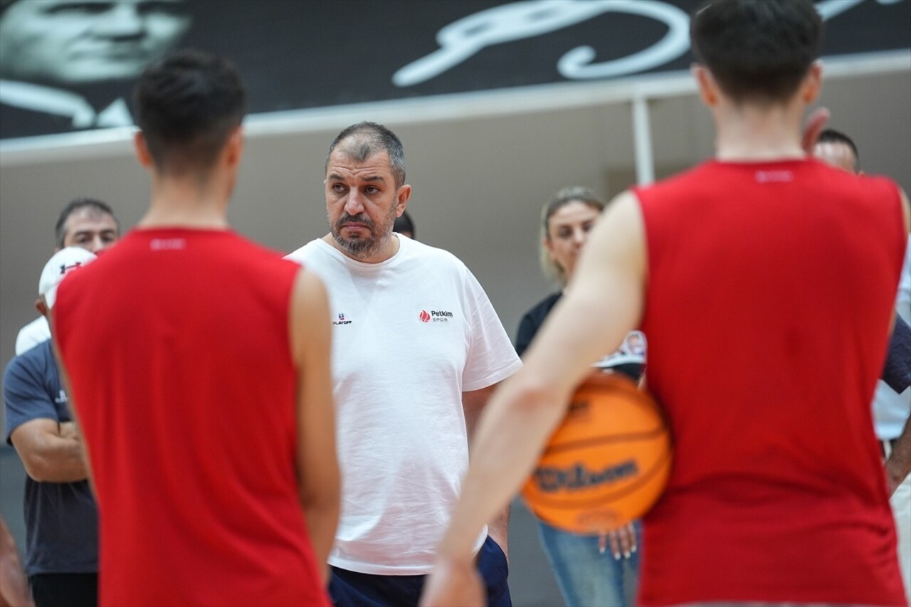 İlk defa mücadele ettiği Basketbol Şampiyonlar Ligi'nde B Grubu'nun ilk maçında Polonya'da King...