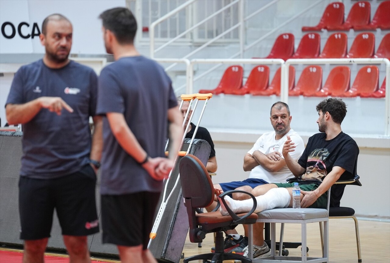 İlk defa mücadele ettiği Basketbol Şampiyonlar Ligi'nde B Grubu'nun ilk maçında Polonya'da King...