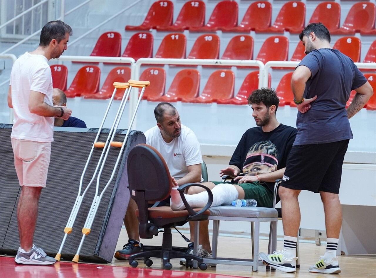 İlk defa mücadele ettiği Basketbol Şampiyonlar Ligi'nde B Grubu'nun ilk maçında Polonya'da King...