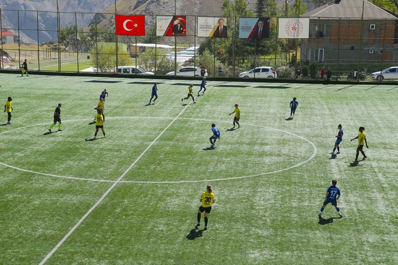 Turkcell Kadın Futbol Süper Ligi'nin 4. hafta mücadelesinde Hakkarigücü Spor, ALG Spor ile Merzan...