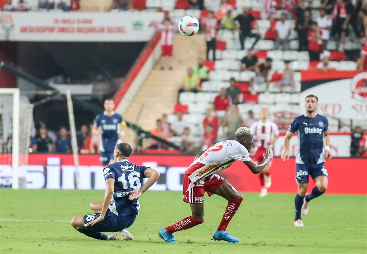 Trendyol Süper Lig'in 7. haftasında Antalyaspor ile Fenerbahçe Corendon Airlines Park Antalya...