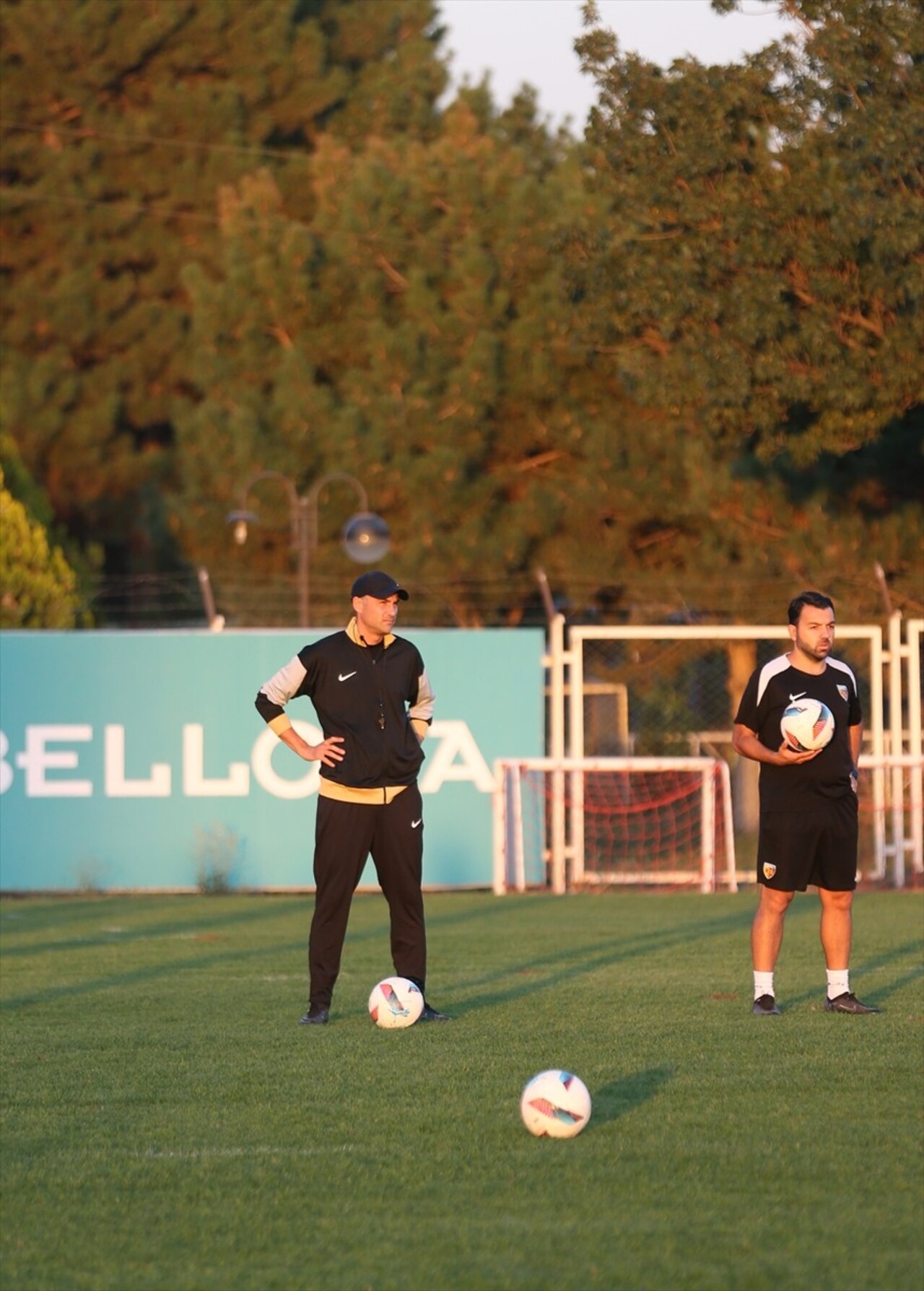 Bellona Kayserispor, teknik direktör Burak Yılmaz (solda) yönetiminde, Trendyol Süper Lig'in 7....