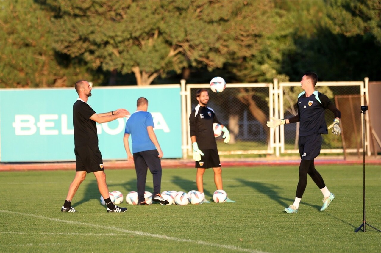 Bellona Kayserispor, teknik direktör Burak Yılmaz (solda) yönetiminde, Trendyol Süper Lig'in 7....