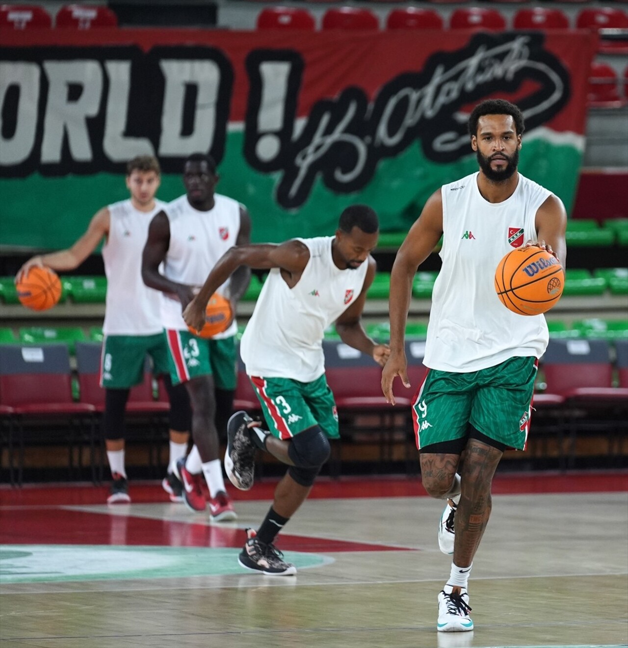 Basketbol Şampiyonlar Ligi C Grubu mücadelesine 2 Ekim Çarşamba günü İspanyol ekibi La Laguna...