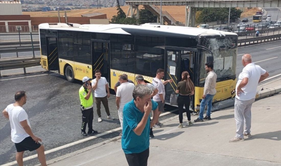 Avcılar'da yolcusu bulunmayan bir