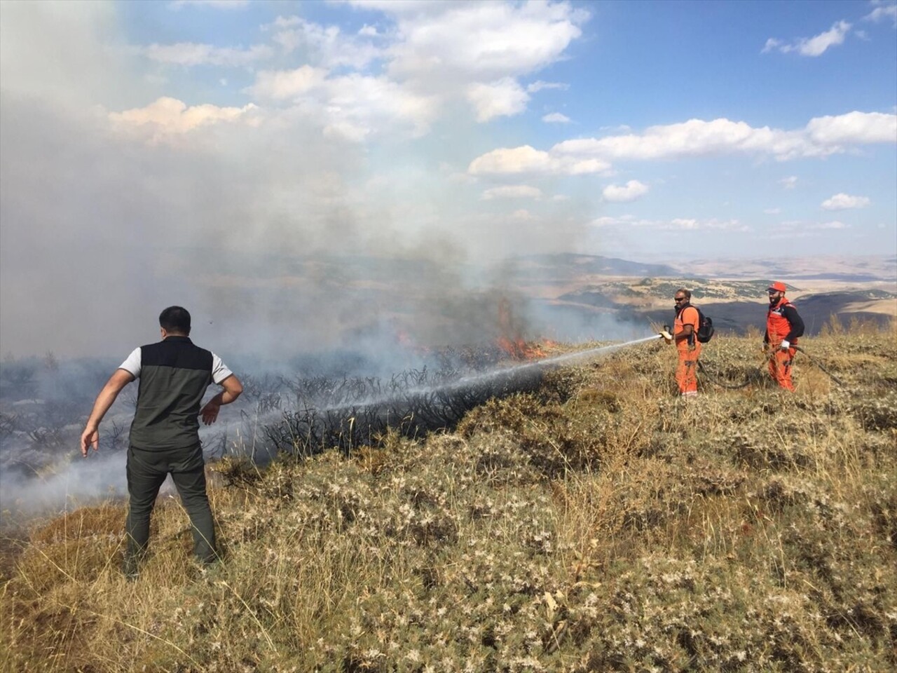 Bingöl’de Merada Yangın Kontrol Altında