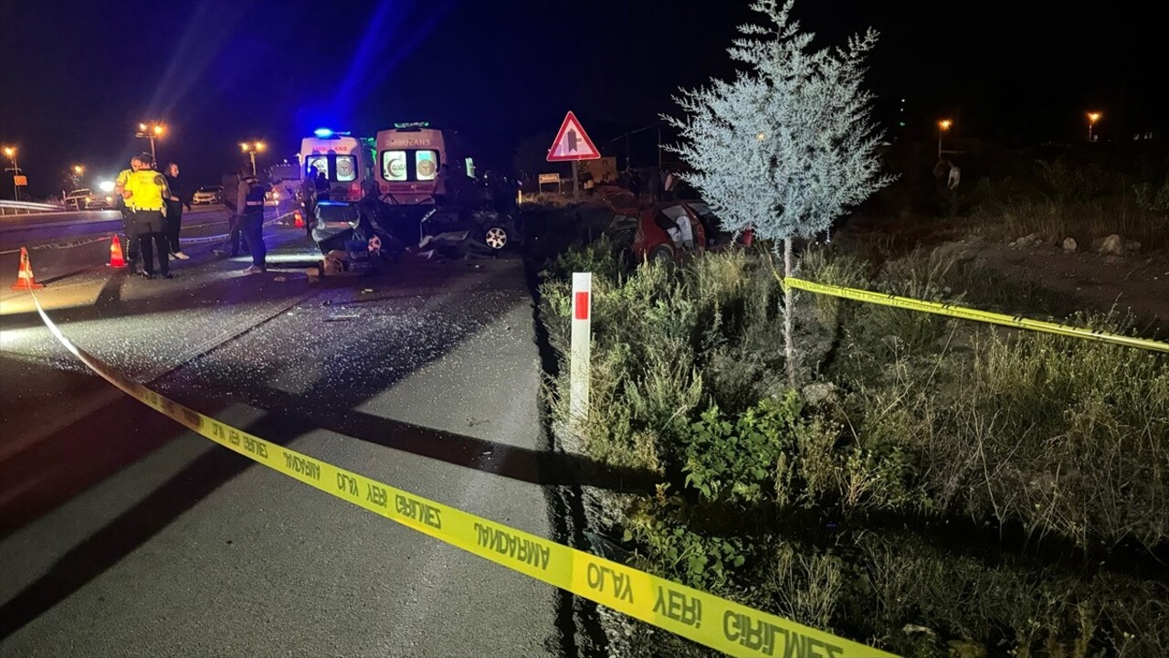 Burdur’da Trafik Kazası: 2 Ölü, 3 Yaralı