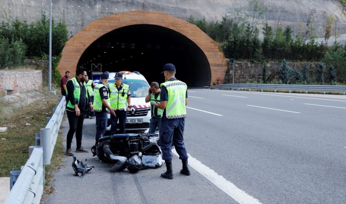 Kocaeli'nin İzmit ilçesinde motosiklet