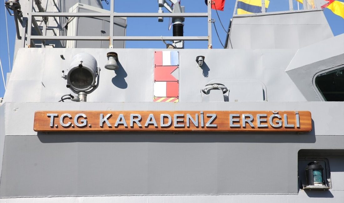 İskenderun'da TCG Karadeniz Ereğli