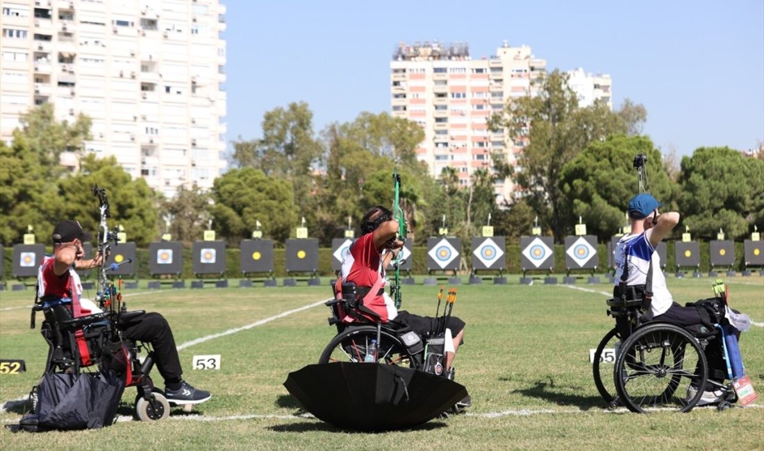 Antalya'da düzenlenen Para Okçuluk