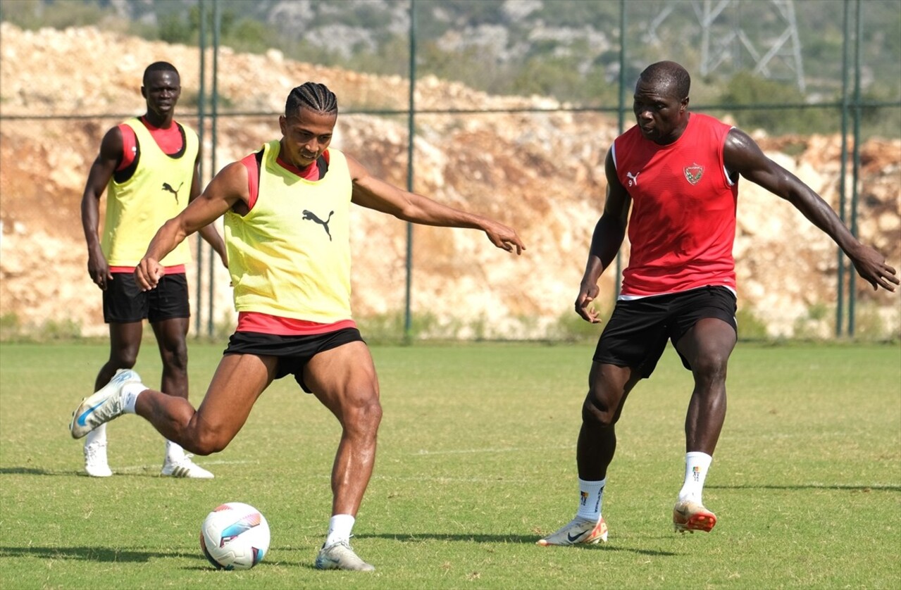 Atakaş Hatayspor, Trendyol Süper Lig'in 8. haftasında 5 Ekim Cumartesi günü Mersin'de Trabzonspor...