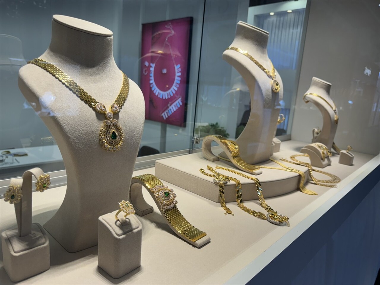 Uluslararası mücevher endüstrisinin en önemli buluşmaları arasında yer alan IJS Istanbul Jewelry...