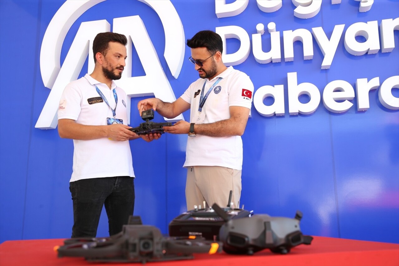 Anadolu Ajansının (AA) öz kaynaklarıyla tasarladığı "haberci drone", Adana'da düzenlenen...