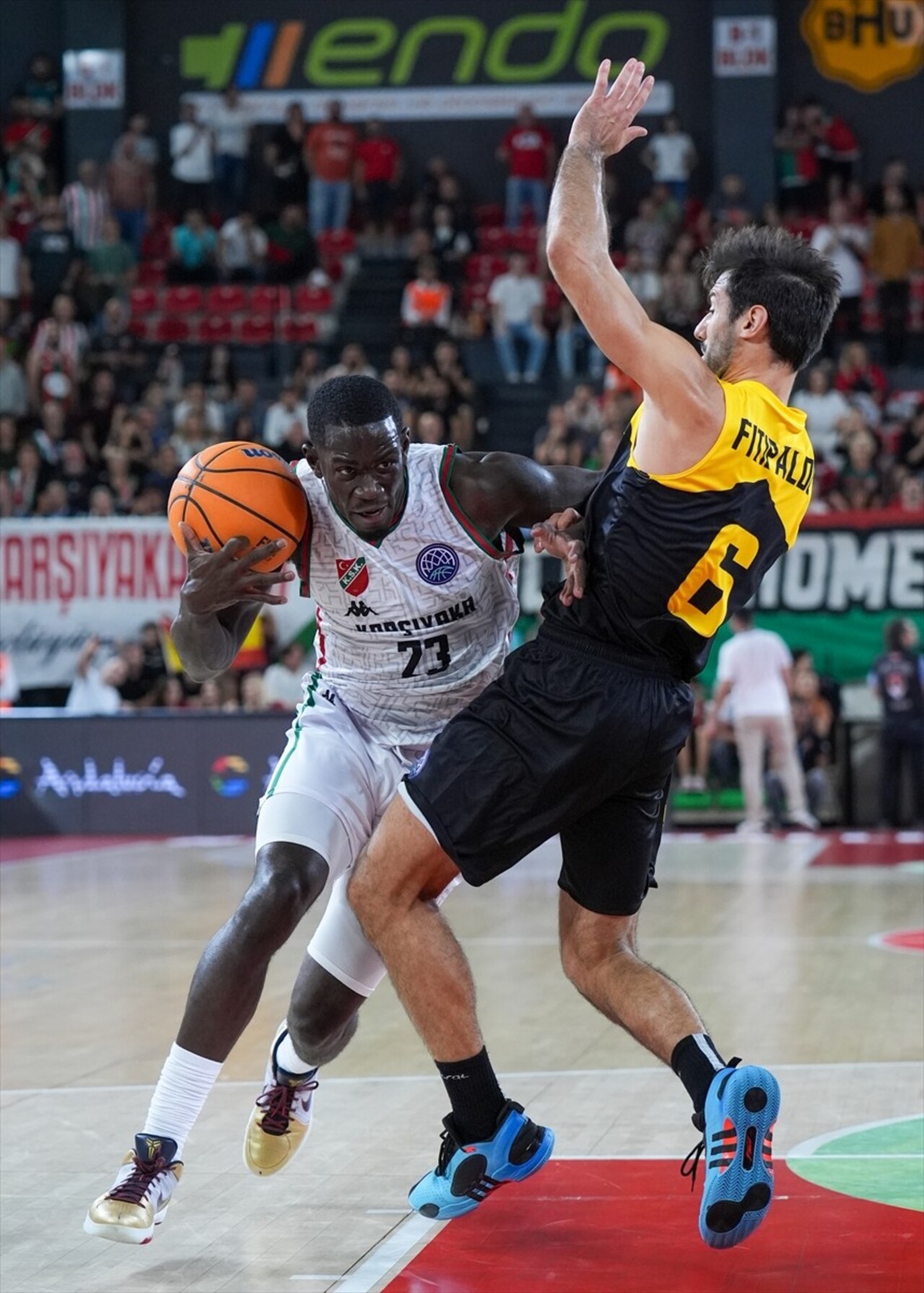 Basketbol Şampiyonalar Ligi C Grubu ilk hafta maçında Karşıyaka, İspanyol temsilcisi La Laguna...