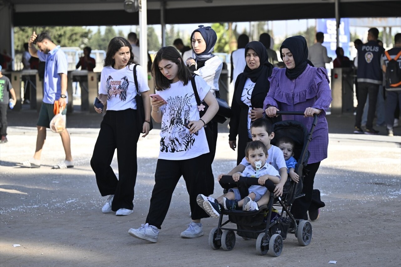 Adana'da düzenlenen Havacılık, Uzay ve Teknoloji Festivali'nin (TEKNOFEST) ikinci gününde akrobasi...