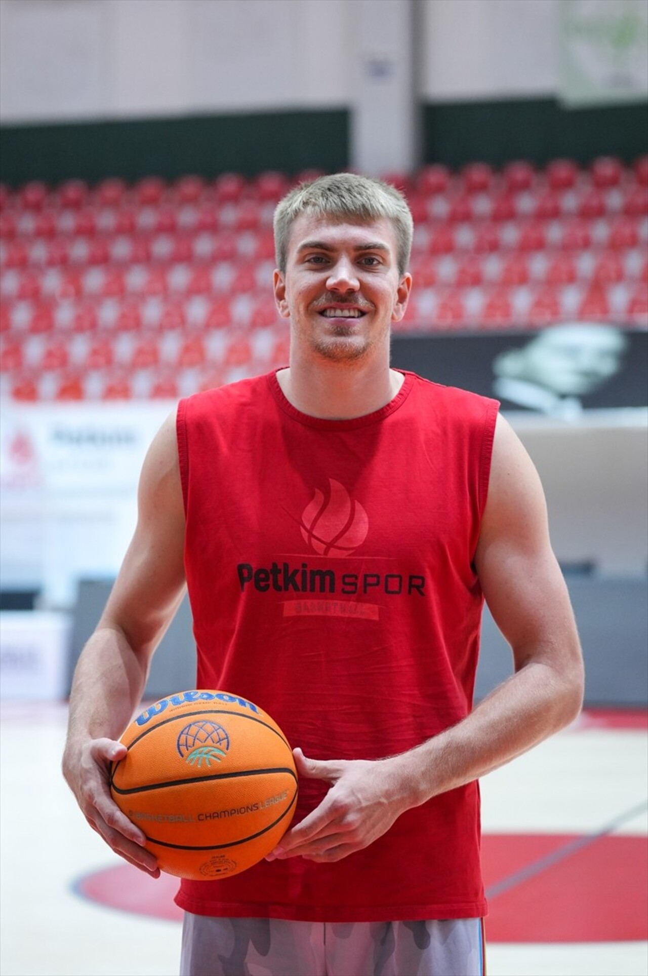 Türkiye Sigorta Basketbol Süper Ligi ekiplerinden Aliağa Petkimspor'un ABD'li oyuncusu Peyton...