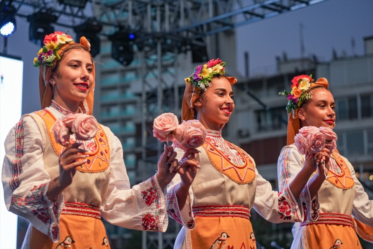 İzmir Büyükşehir Belediyesince düzenlenen Uluslararası Balkanlılar Halk Dansları Festivali...