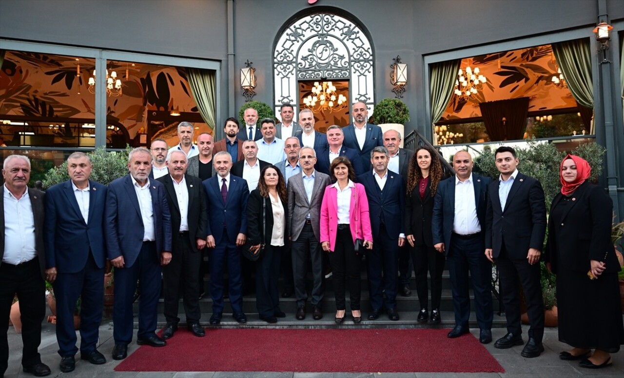 Ulaştırma ve Altyapı Bakanı Abdulkadir Uraloğlu, İstanbul Çekmeköy'de ziyaretlerde bulundu.  AK...