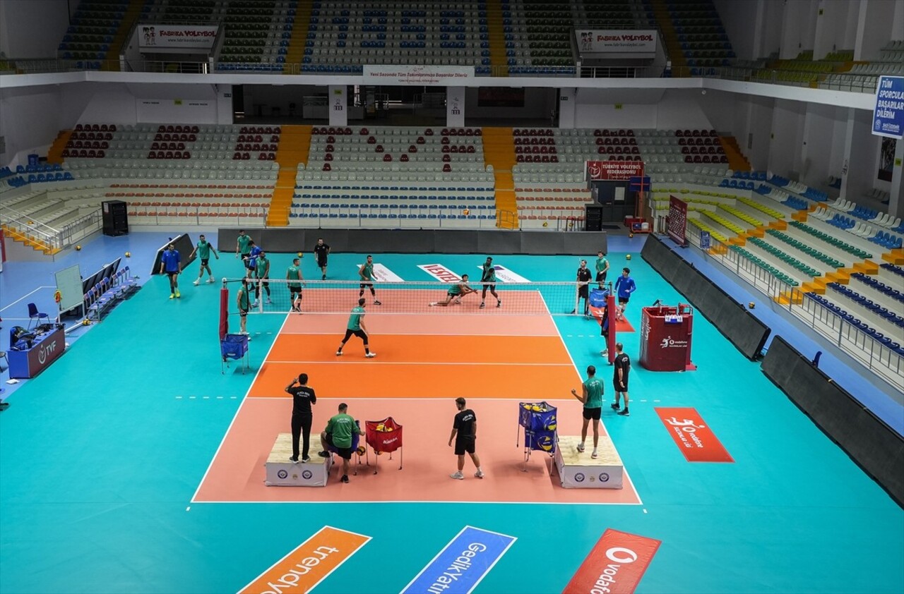 Voleybol SMS Grup Efeler Ligi'nde 2024-2025 sezonuna yarın Fenerbahçe Medicana maçıyla başlayacak...