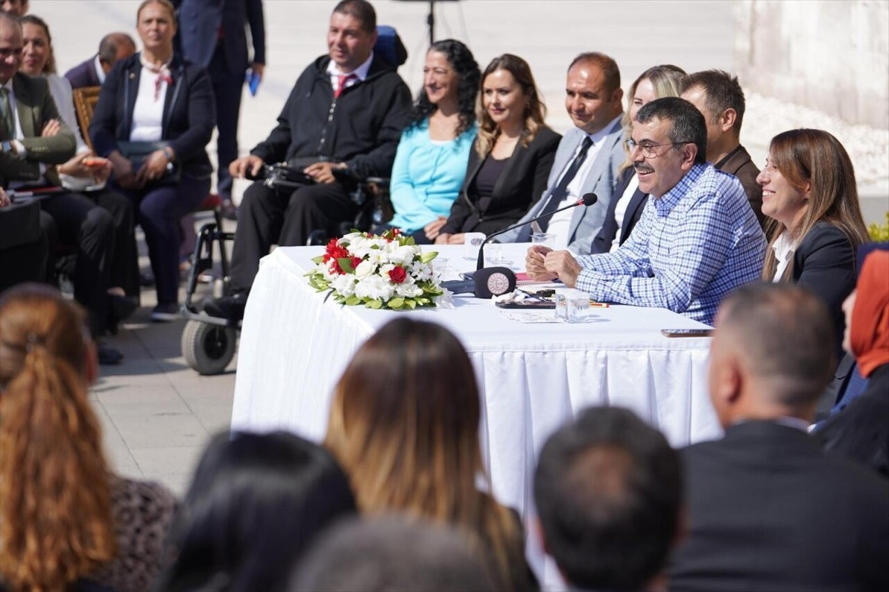 Milli Eğitim Bakanı Yusuf Tekin, Kayseri'de Tarihi Kayseri Lisesi'nde "Öğretmenler Odası"...