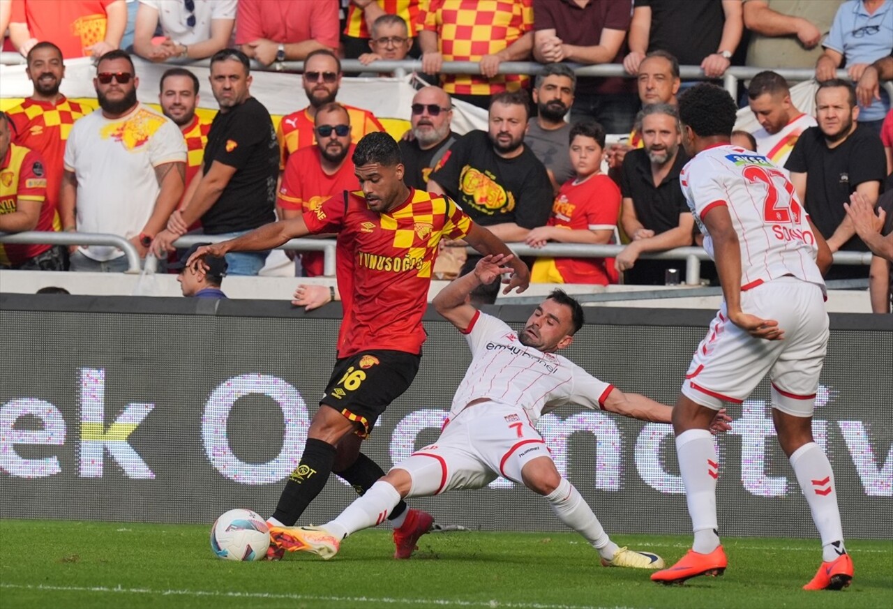 Trendyol Süper Lig’in 8. haftasında Göztepe ile Net Global Sivasspor Gürsel Aksel Stadı’nda...