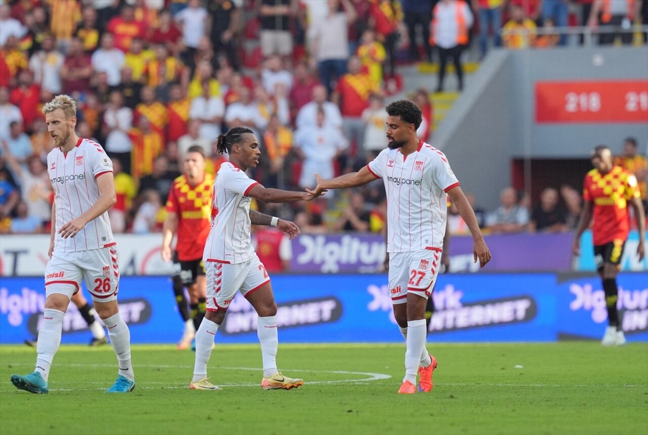 Trendyol Süper Lig’in 8. haftasında Göztepe ile Net Global Sivasspor Gürsel Aksel Stadı’nda...