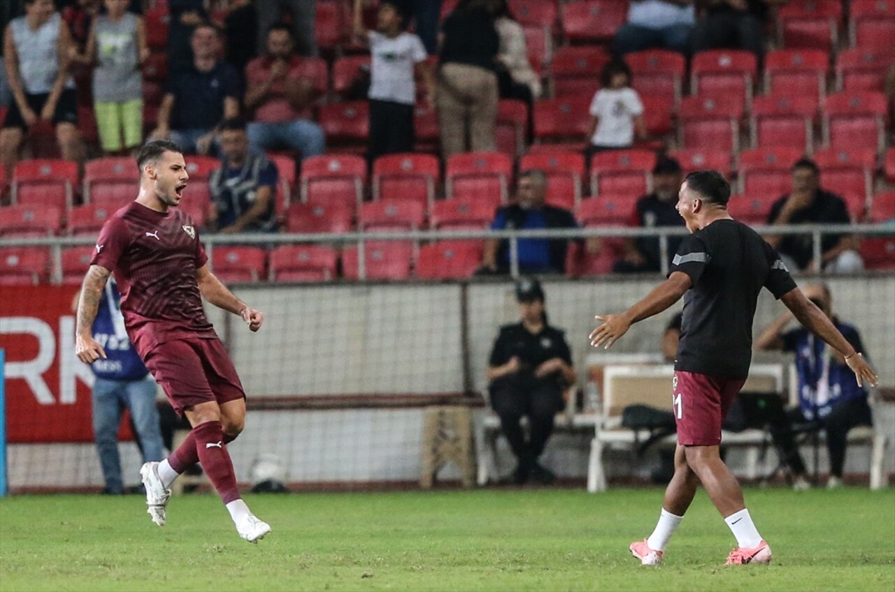 Atakaş Hatayspor, Trendyol Süper Lig'in 8. haftasında Mersin Stadı'nda Trabzonspor ile karşılaştı....